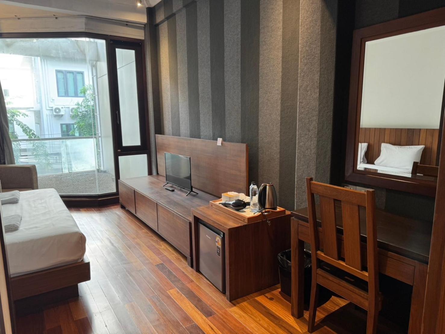 Wish Inn Silom - วิช อินน์ สีลม X Bangkok Exteriör bild